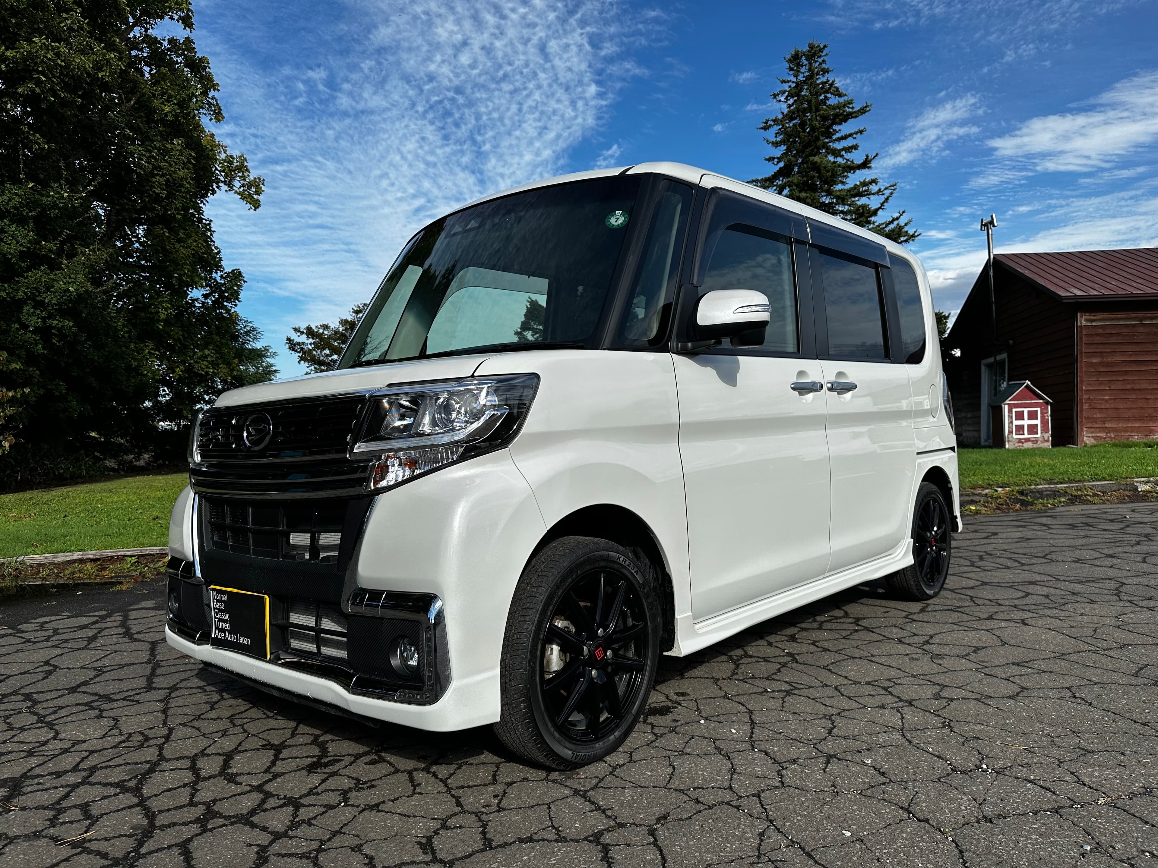 2017 Daihatsu Tanto